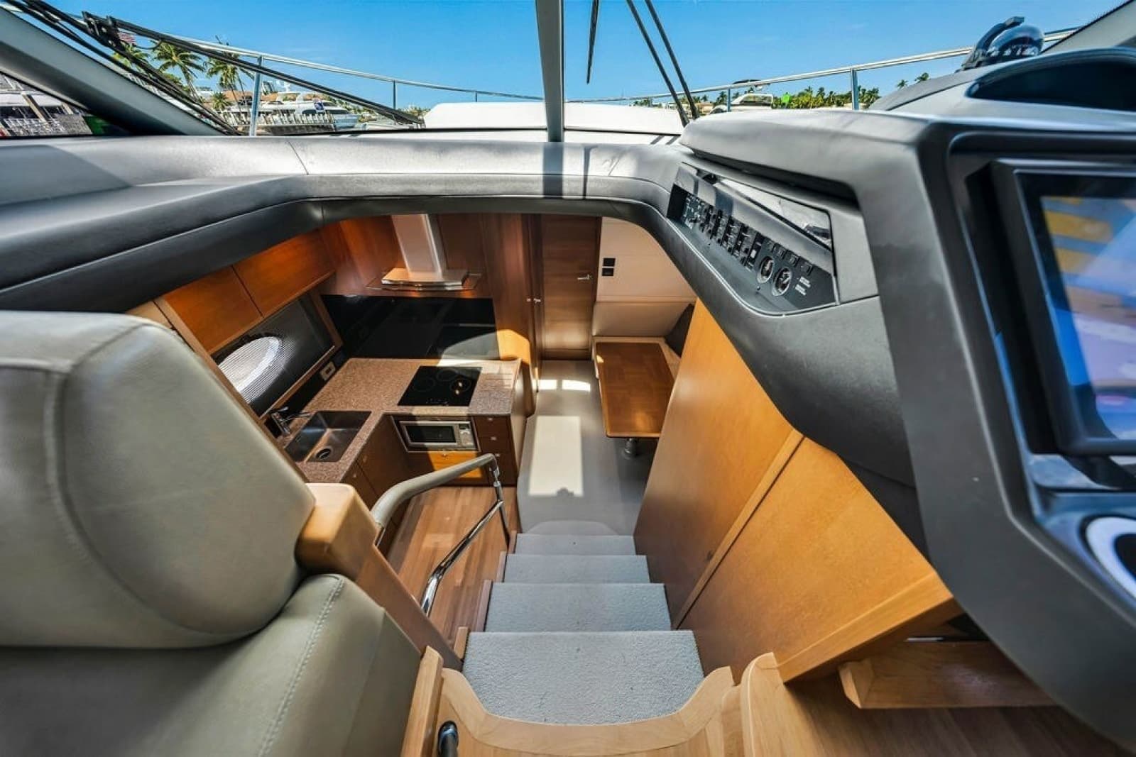 2015 Princess V48 - Photo 30