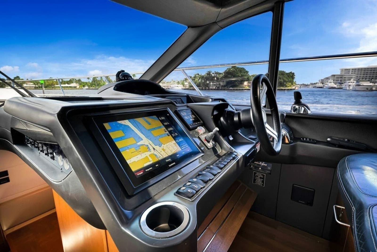 2015 Princess V48 - Photo 28