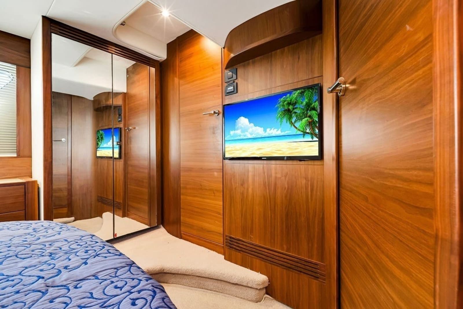 2015 Princess V48 - Photo 44