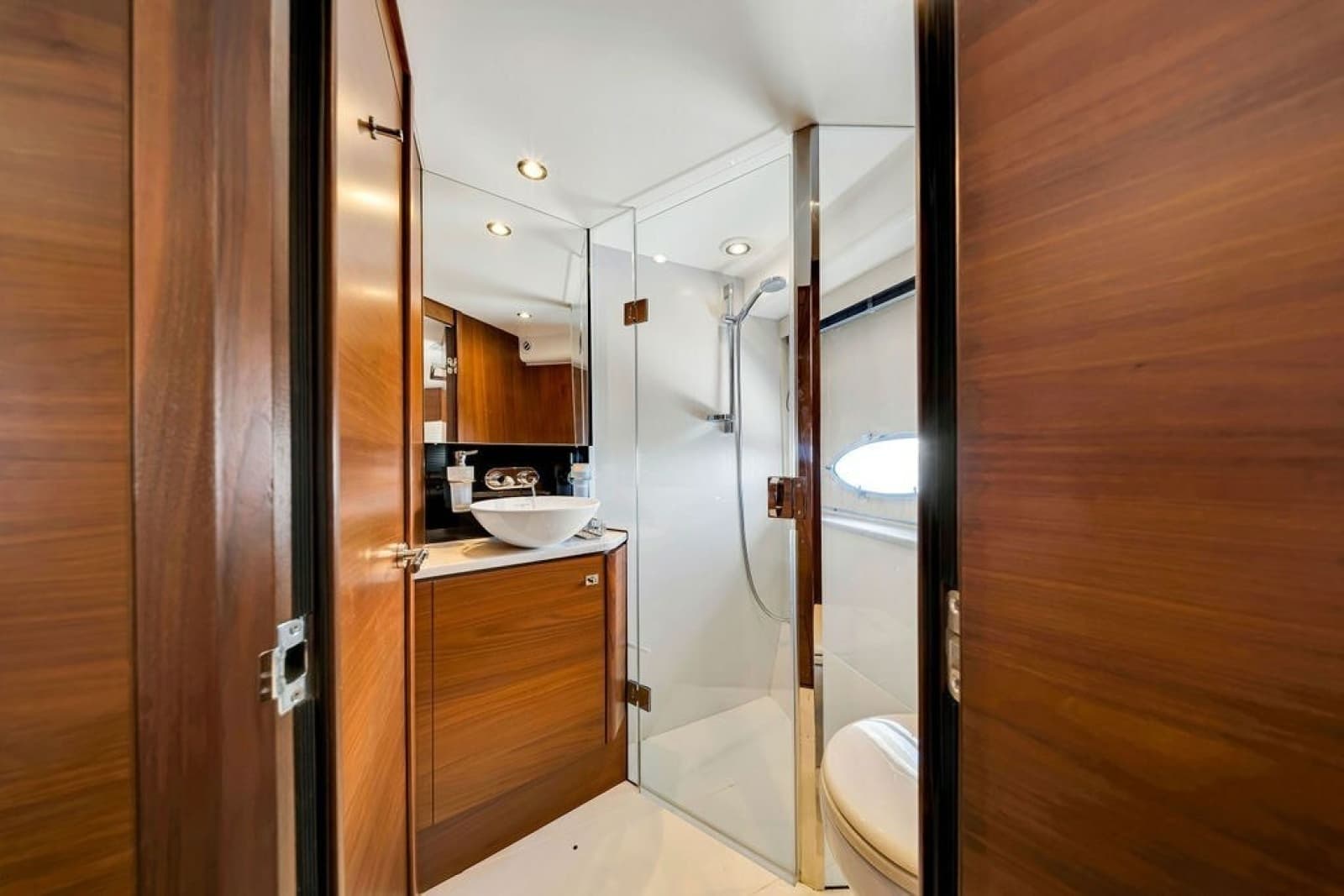 2015 Princess V48 - Photo 53