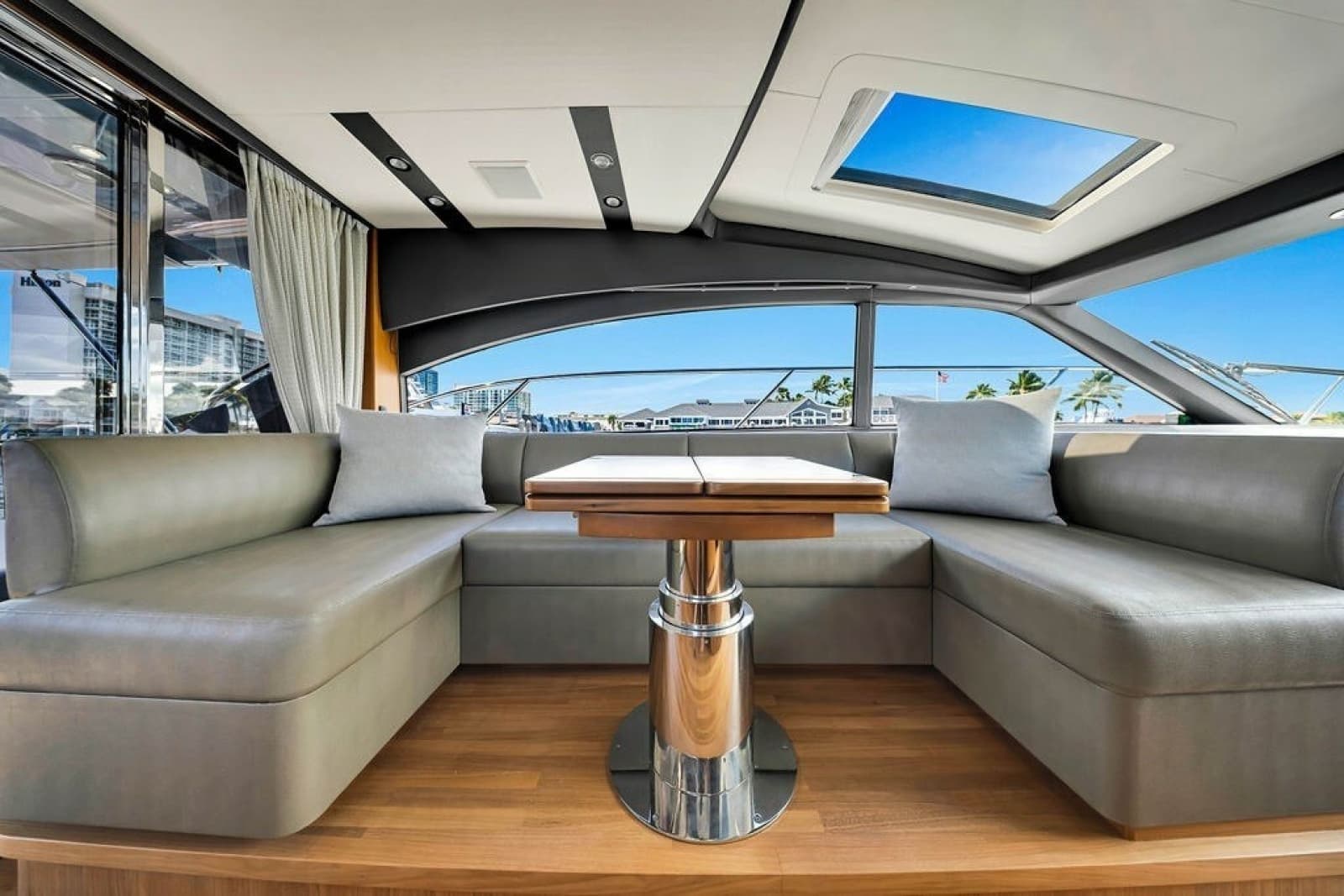 2015 Princess V48 - Photo 22