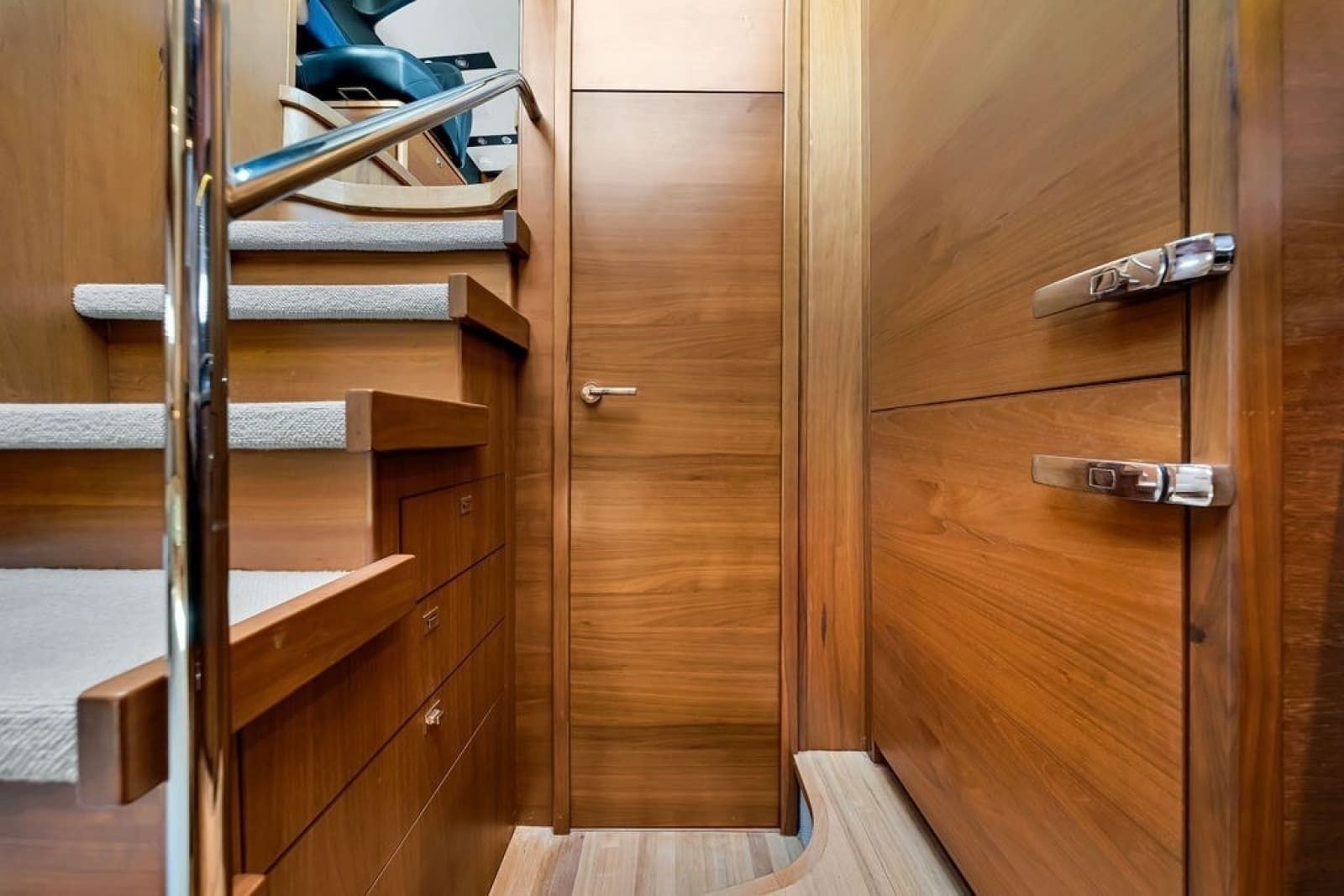 2015 Princess V48 - Photo 38