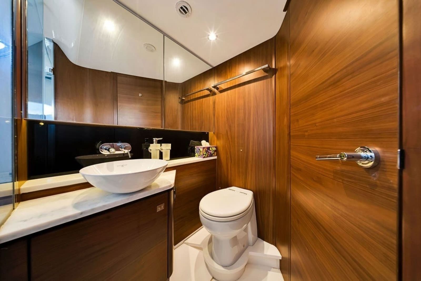 2015 Princess V48 - Photo 47