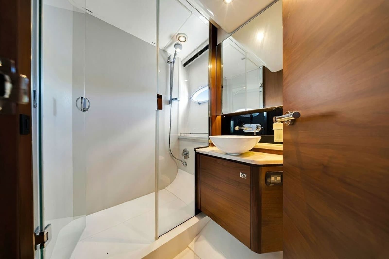 2015 Princess V48 - Photo 45