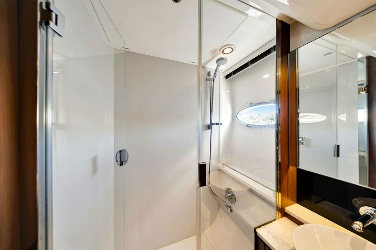 2015 Princess V48 - Photo 46