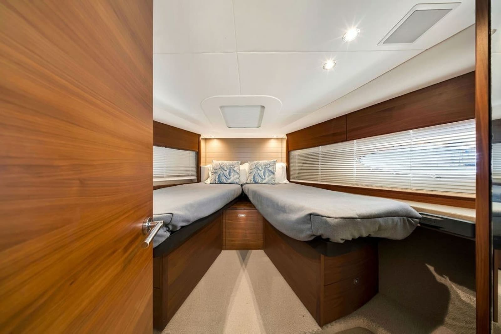 2015 Princess V48 - Photo 49