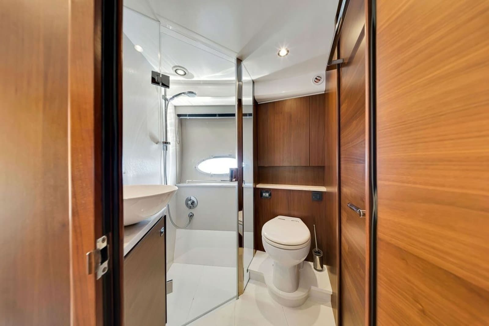 2015 Princess V48 - Photo 55