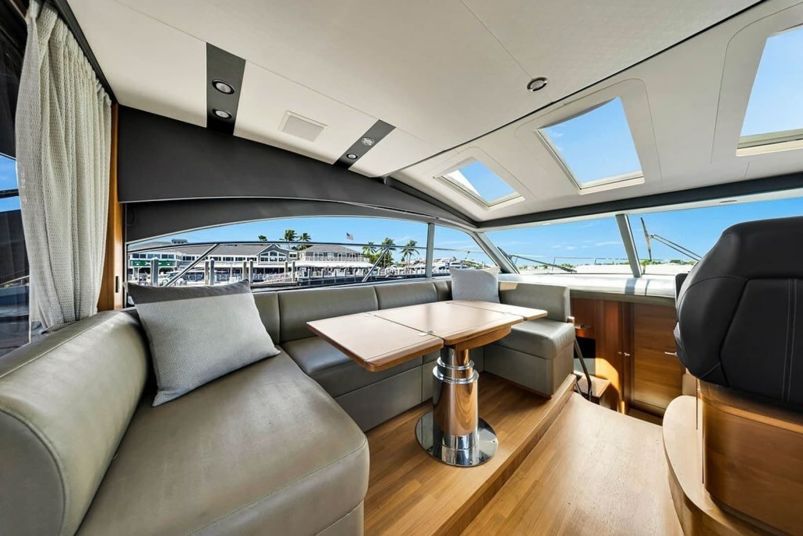 2015 Princess V48 - Photo 23