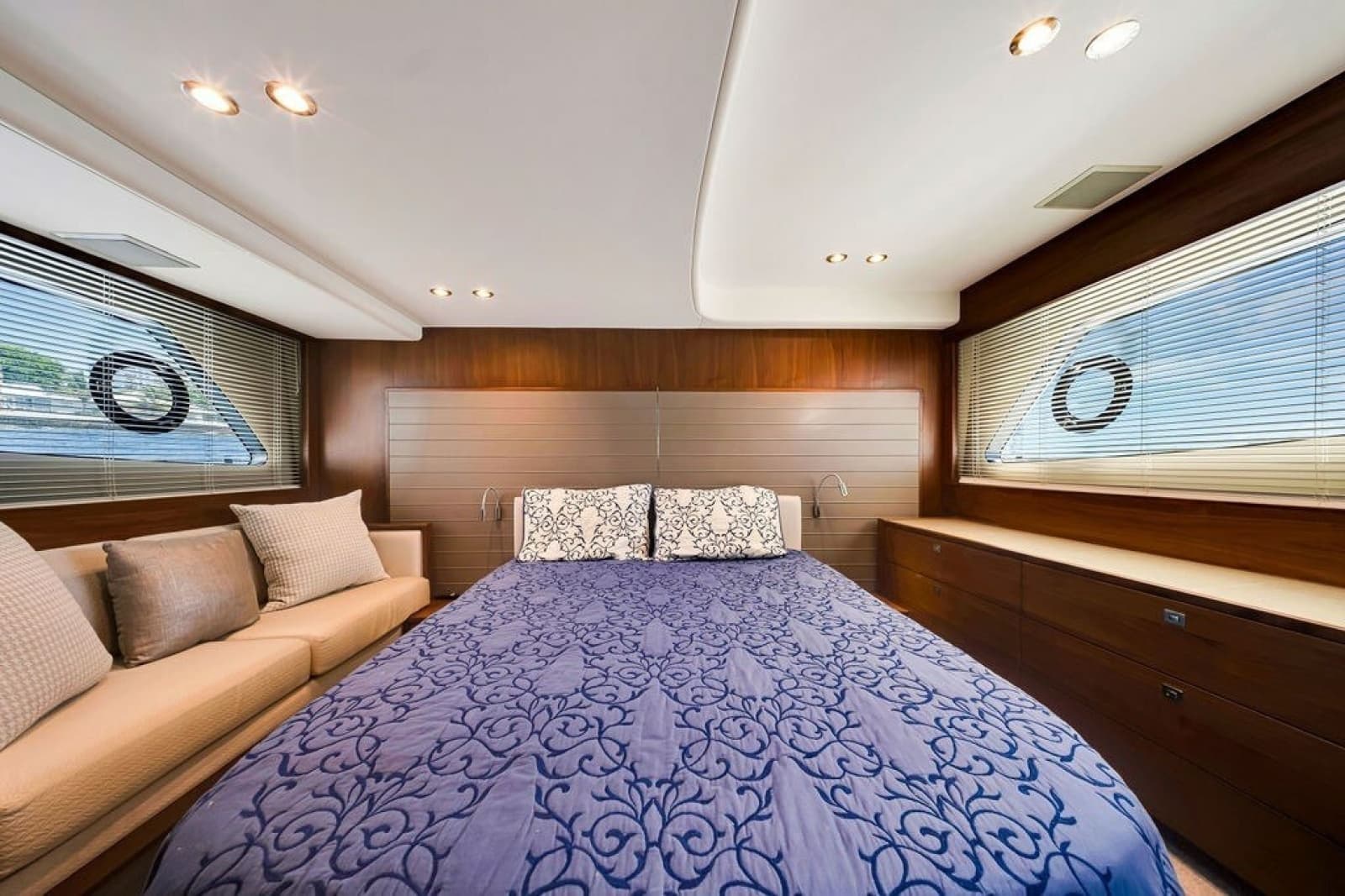 2015 Princess V48 - Photo 40
