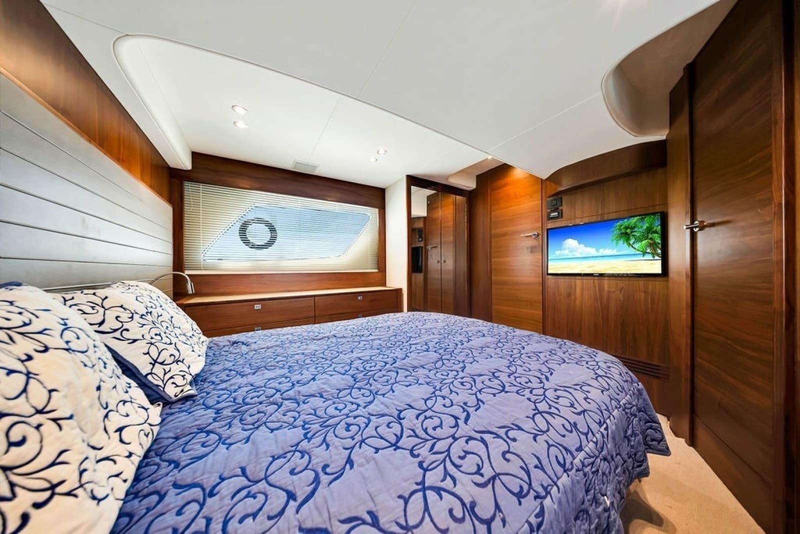 2015 Princess V48 - Photo 43