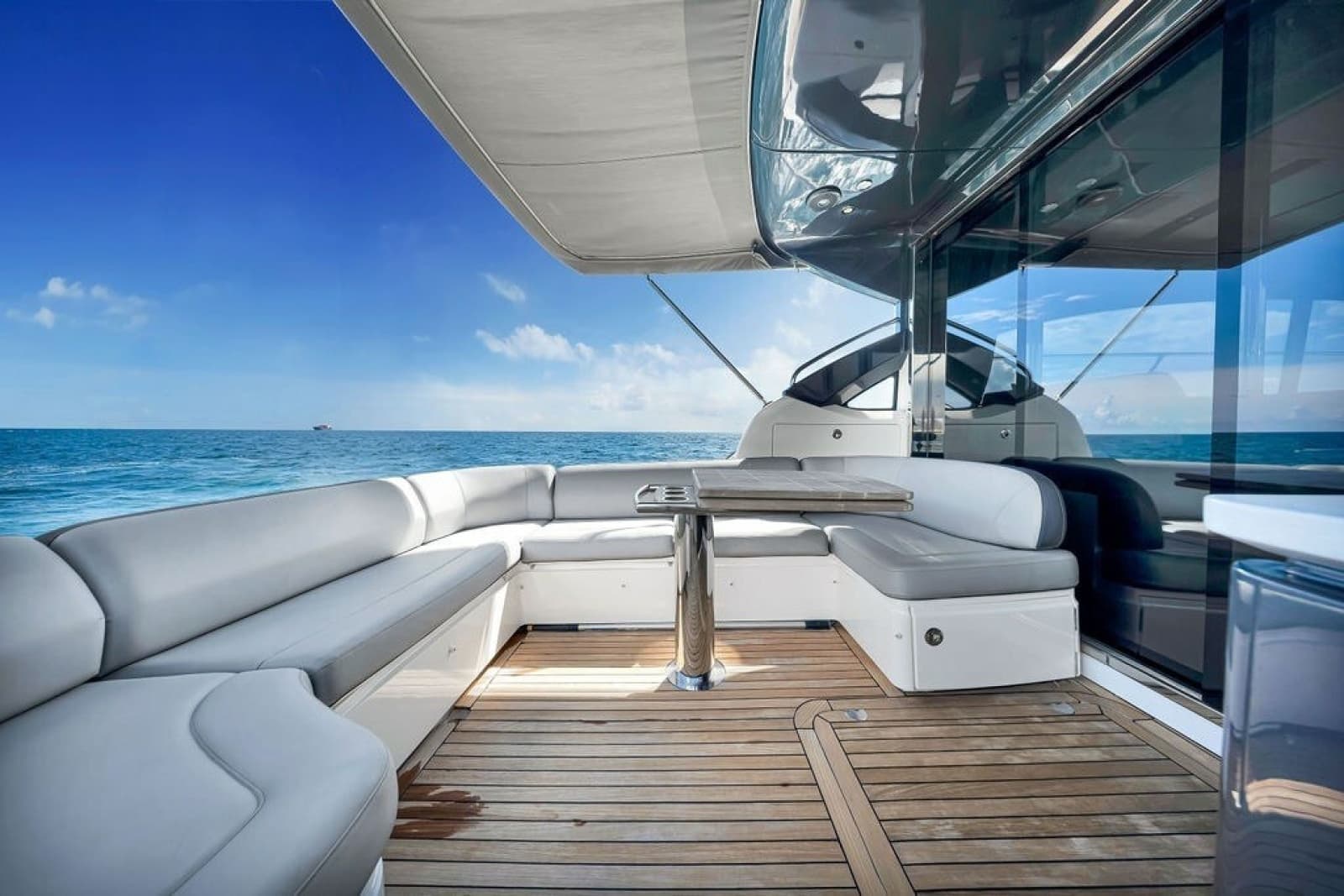 2015 Princess V48 - Photo 15