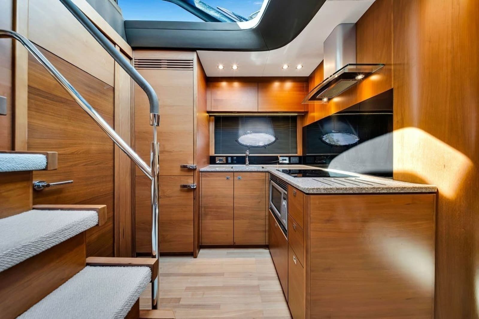 2015 Princess V48 - Photo 35