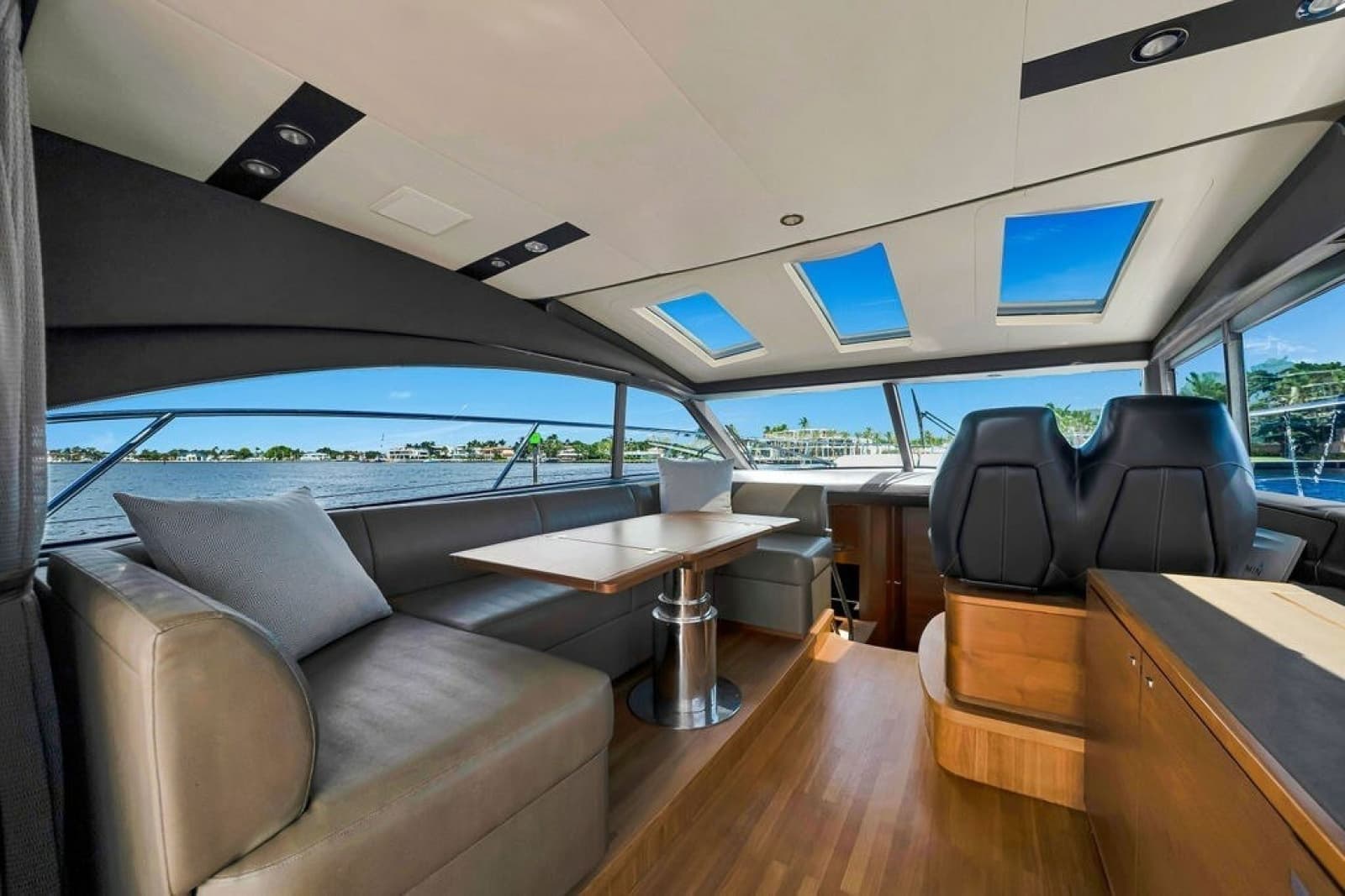 2015 Princess V48 - Photo 26