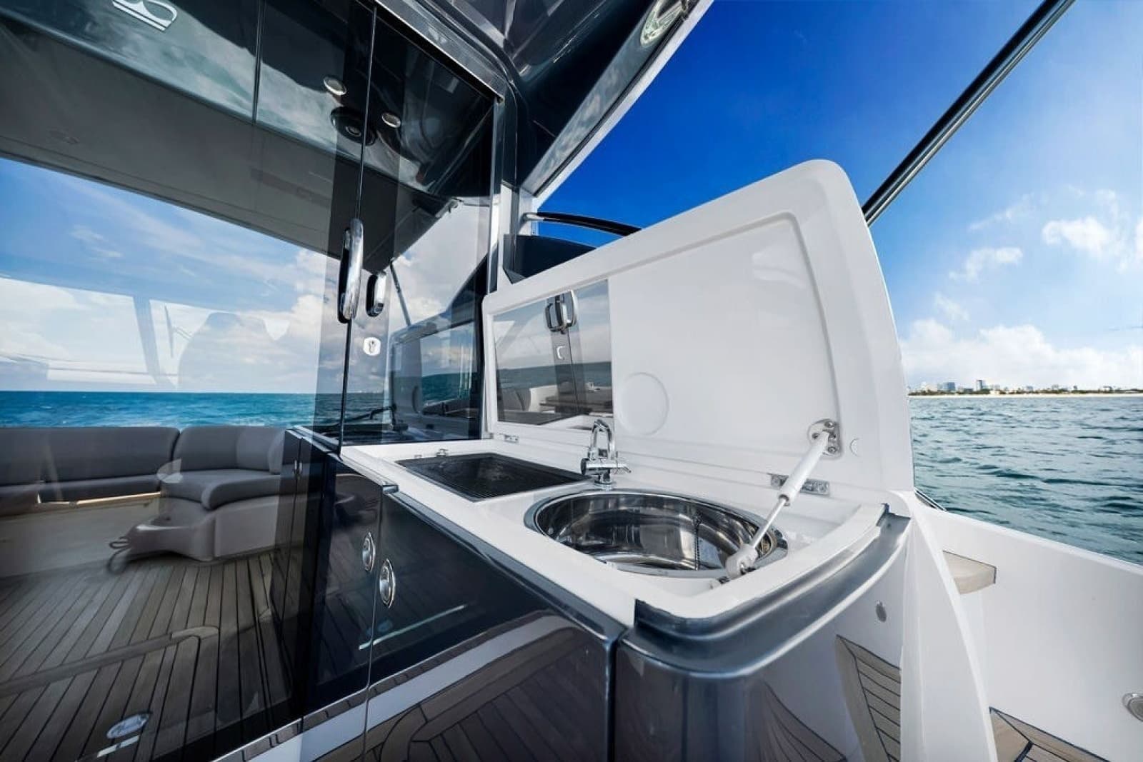 2015 Princess V48 - Photo 16