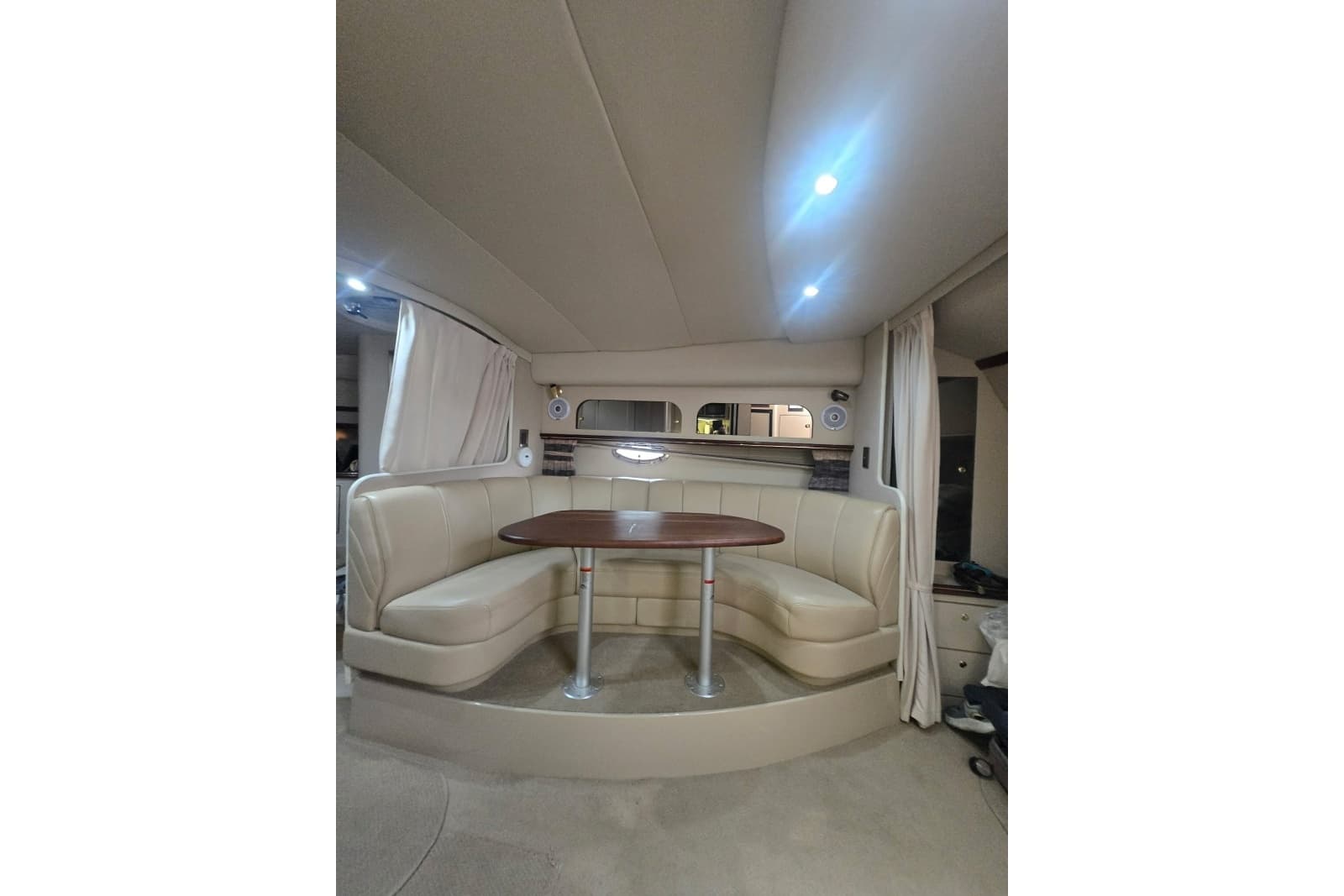 2000 Cruisers Yachts 3575 Express - Photo 9
