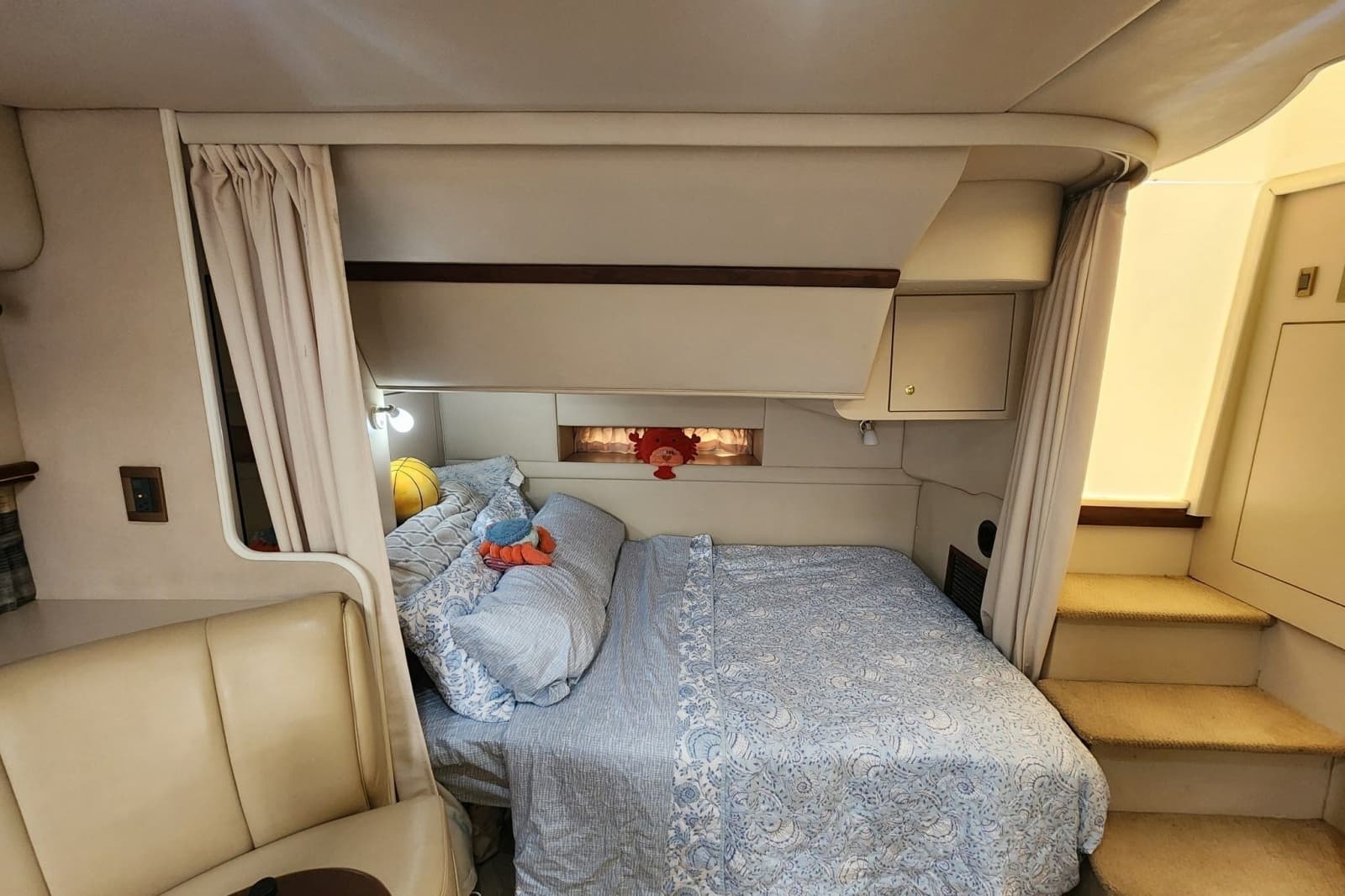 2000 Cruisers Yachts 3575 Express - Photo 13