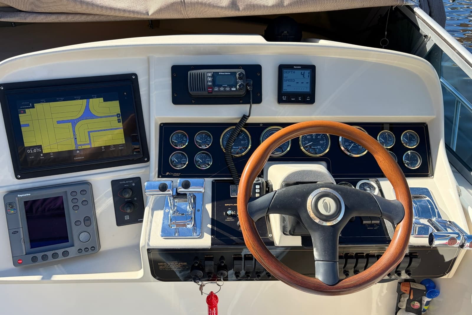 2000 Cruisers Yachts 3575 Express - Photo 6