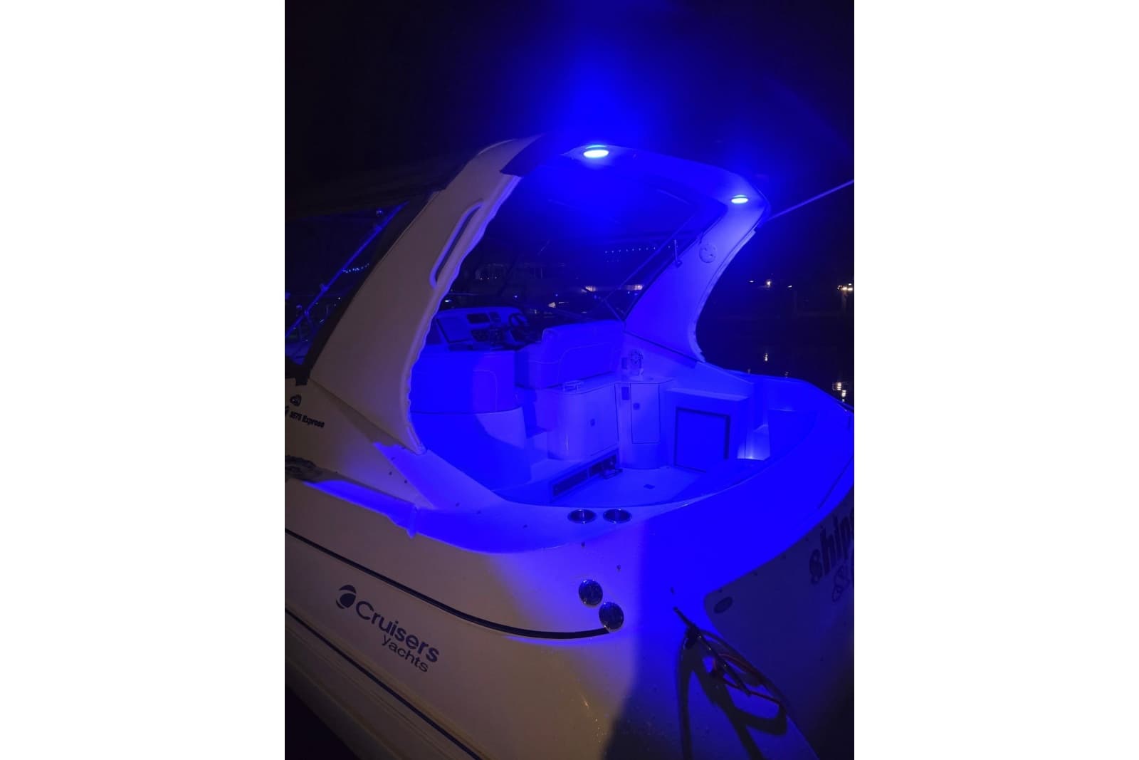 2000 Cruisers Yachts 3575 Express - Photo 14