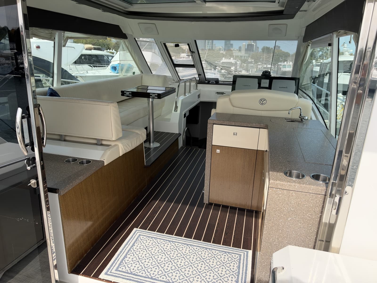 2011 Cruisers Yachts 48 Cantius - Photo 27