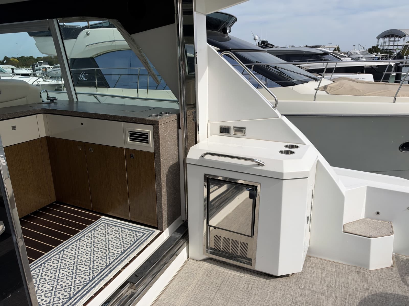 2011 Cruisers Yachts 48 Cantius - Photo 24