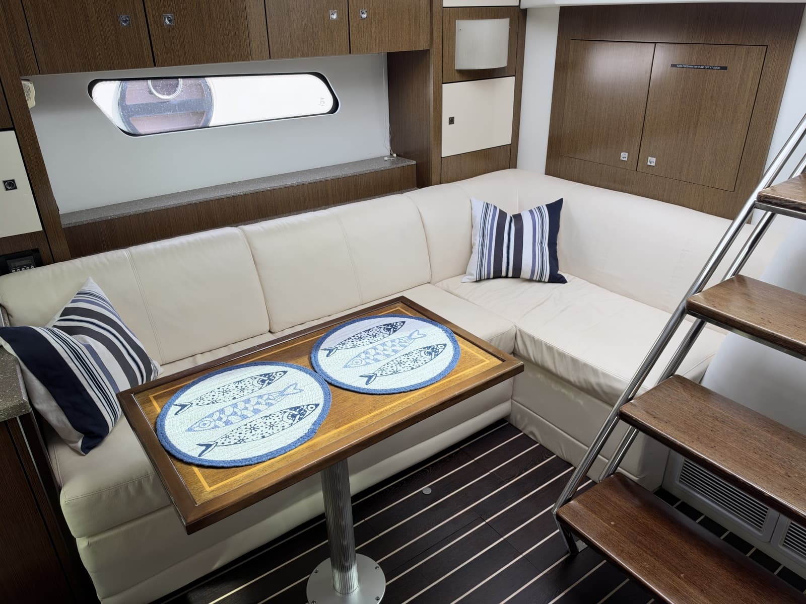 2011 Cruisers Yachts 48 Cantius - Photo 45