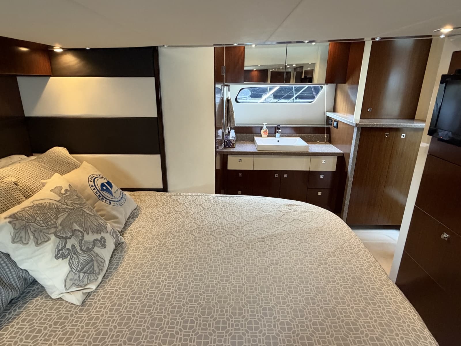 2011 Cruisers Yachts 48 Cantius - Photo 57