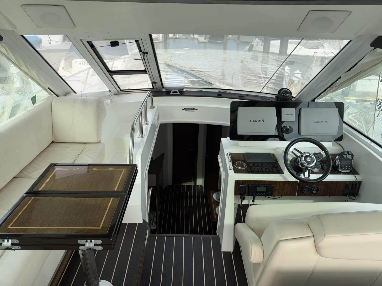 2011 Cruisers Yachts 48 Cantius - Photo 37