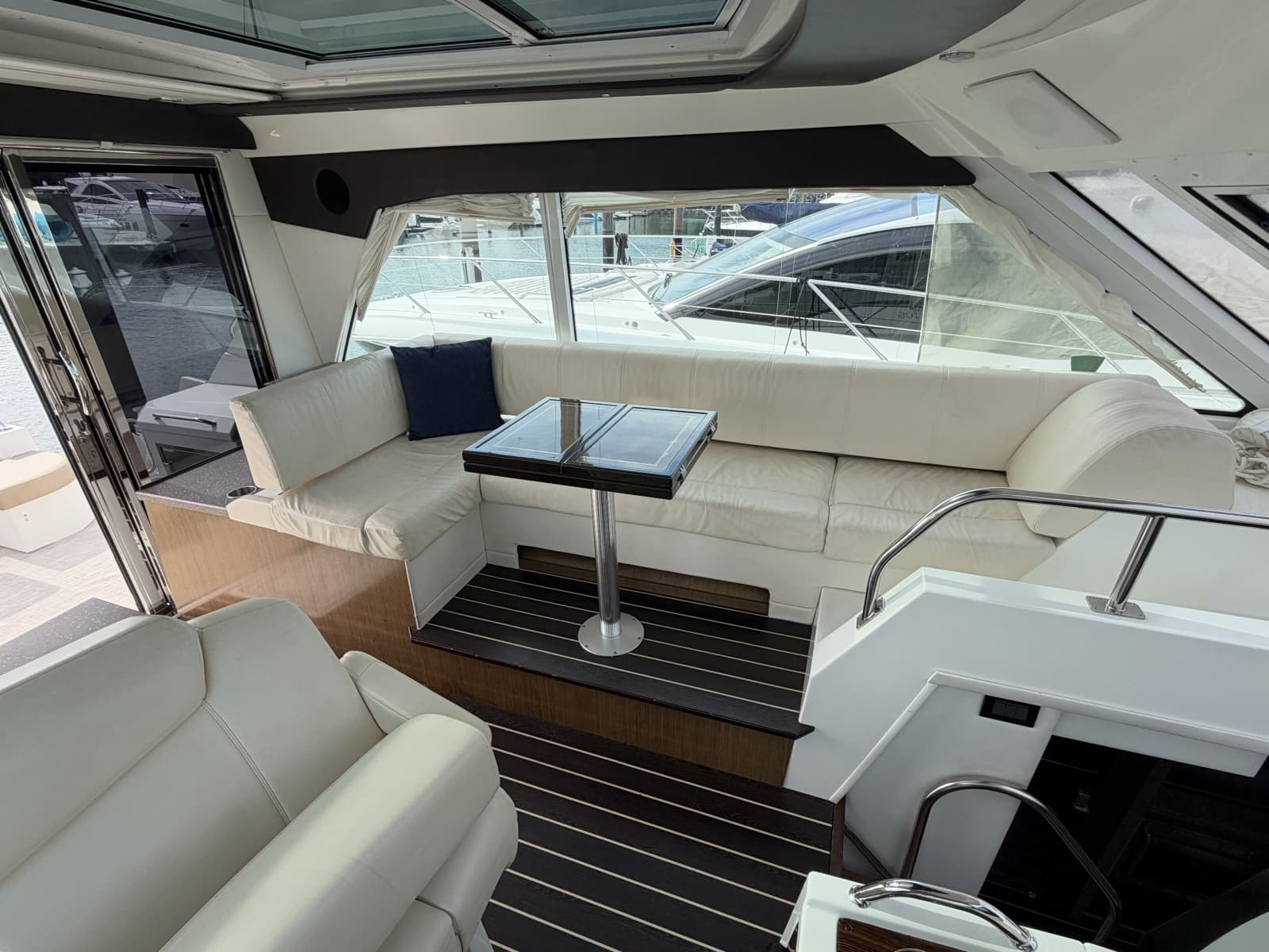 2011 Cruisers Yachts 48 Cantius - Photo 34