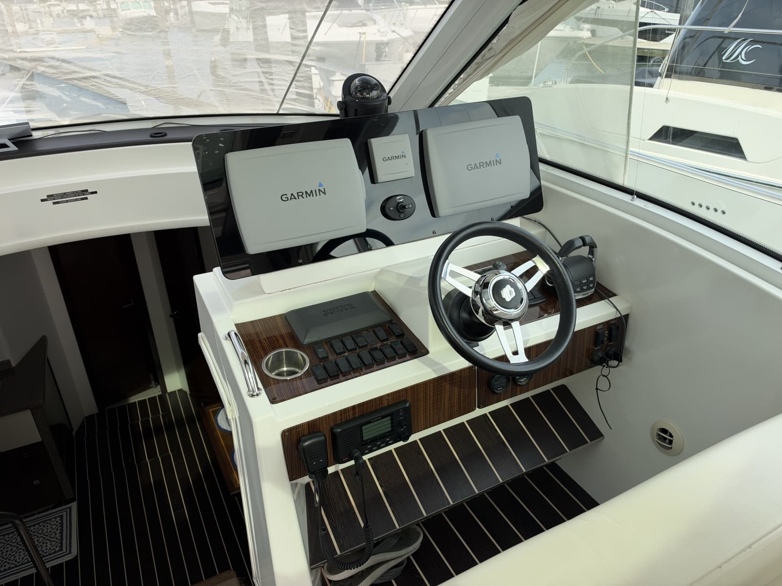 2011 Cruisers Yachts 48 Cantius - Photo 38