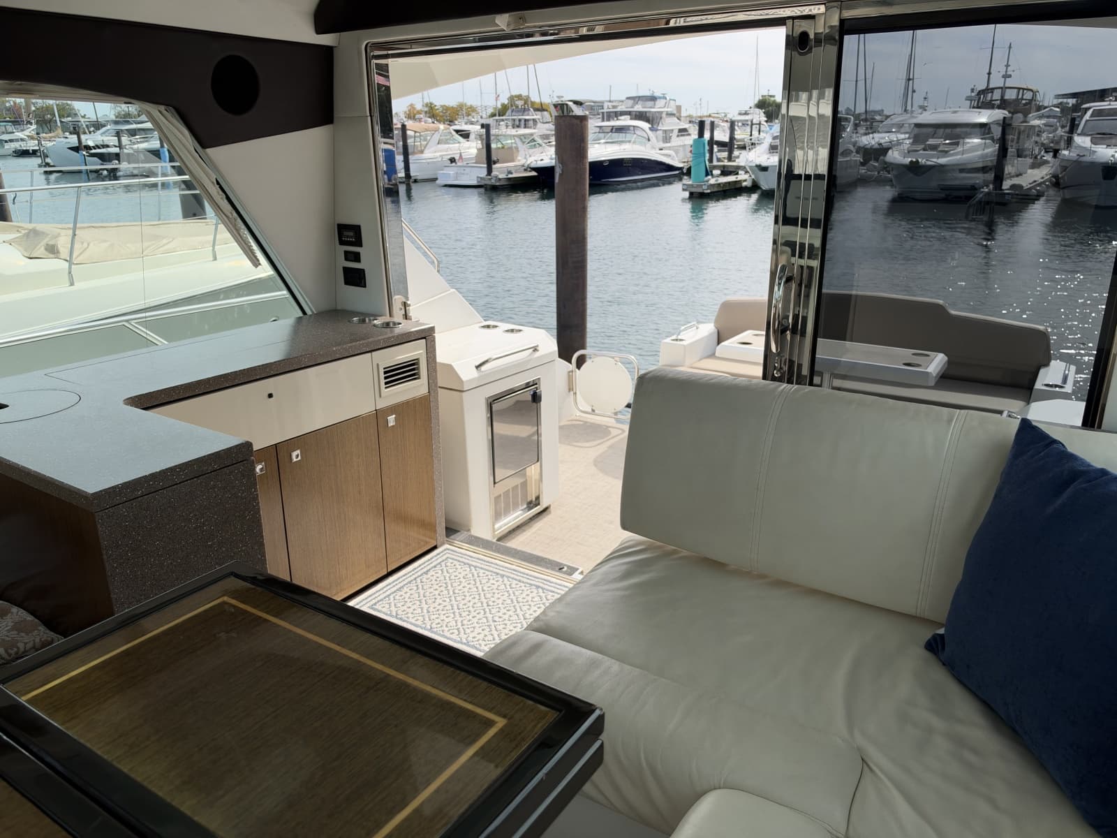 2011 Cruisers Yachts 48 Cantius - Photo 26