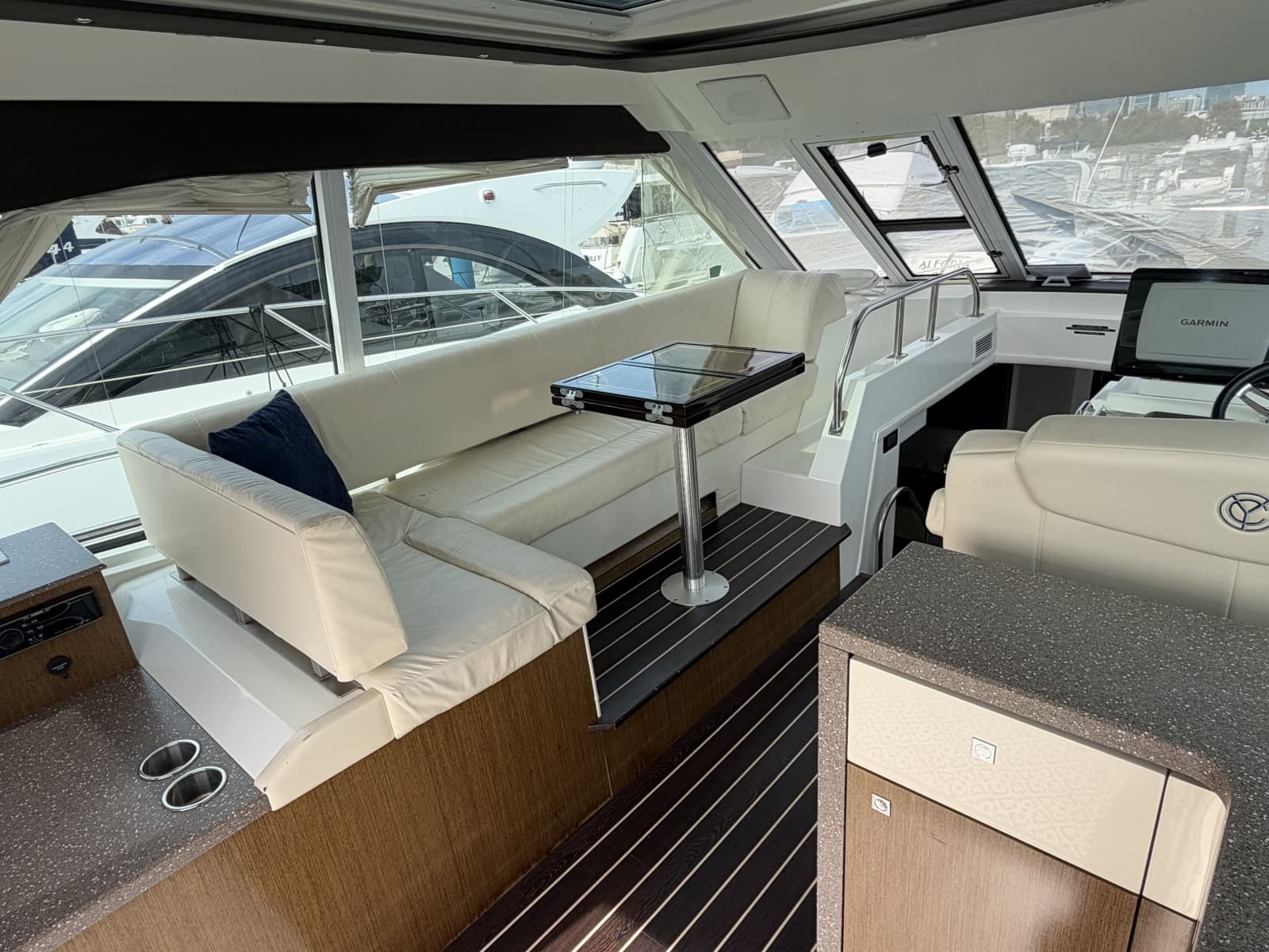 2011 Cruisers Yachts 48 Cantius - Photo 32