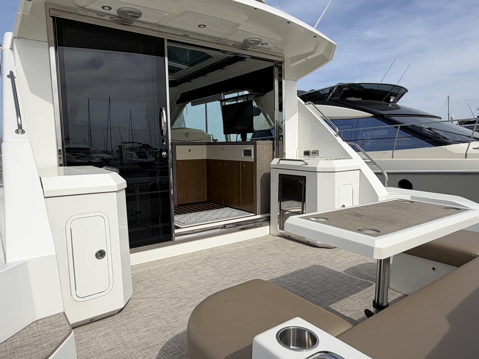 2011 Cruisers Yachts 48 Cantius - Photo 20