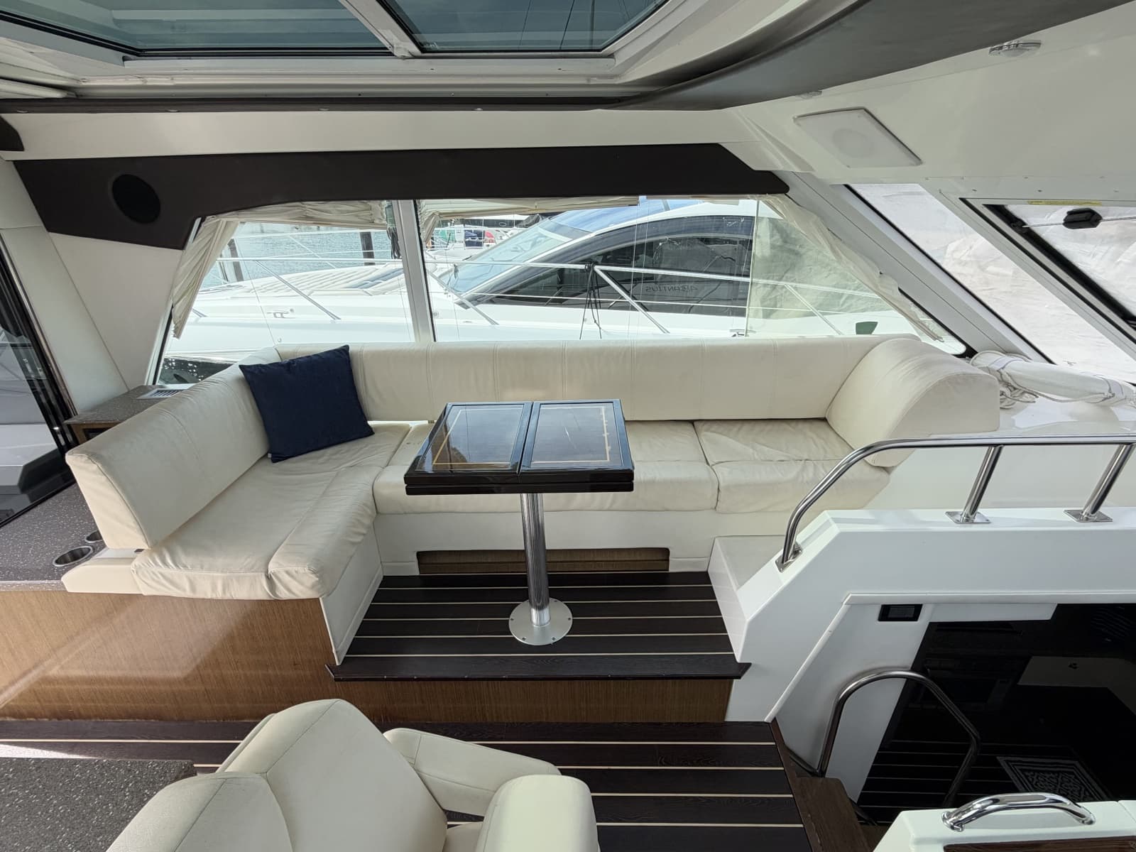2011 Cruisers Yachts 48 Cantius - Photo 36