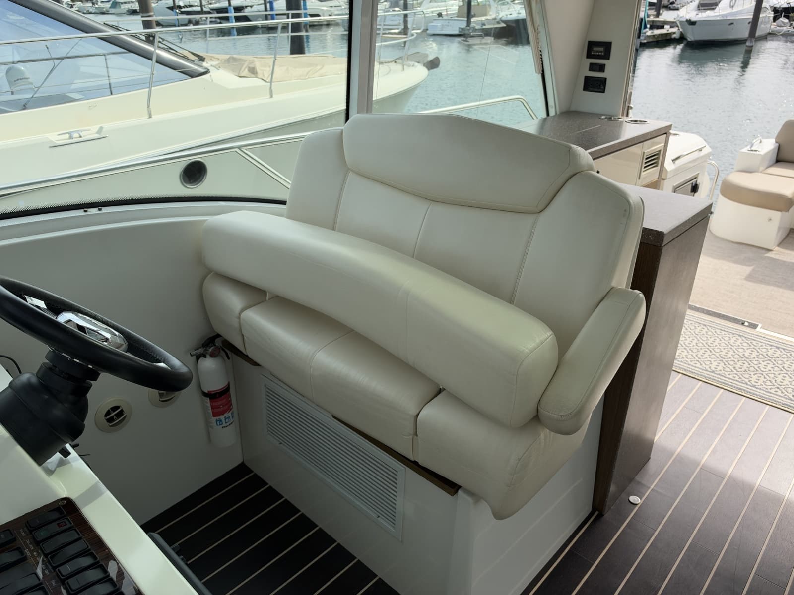 2011 Cruisers Yachts 48 Cantius - Photo 39