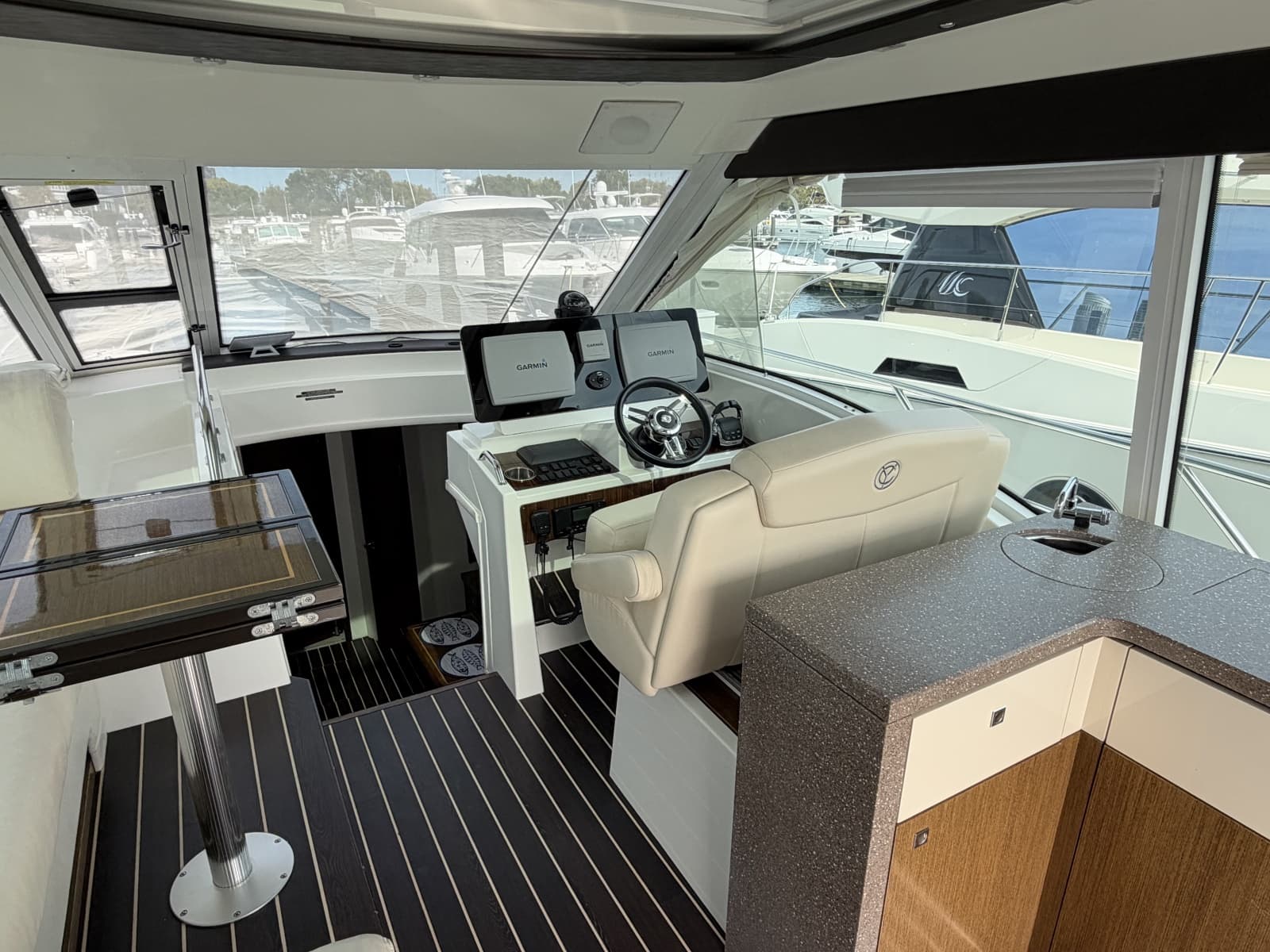 2011 Cruisers Yachts 48 Cantius - Photo 33