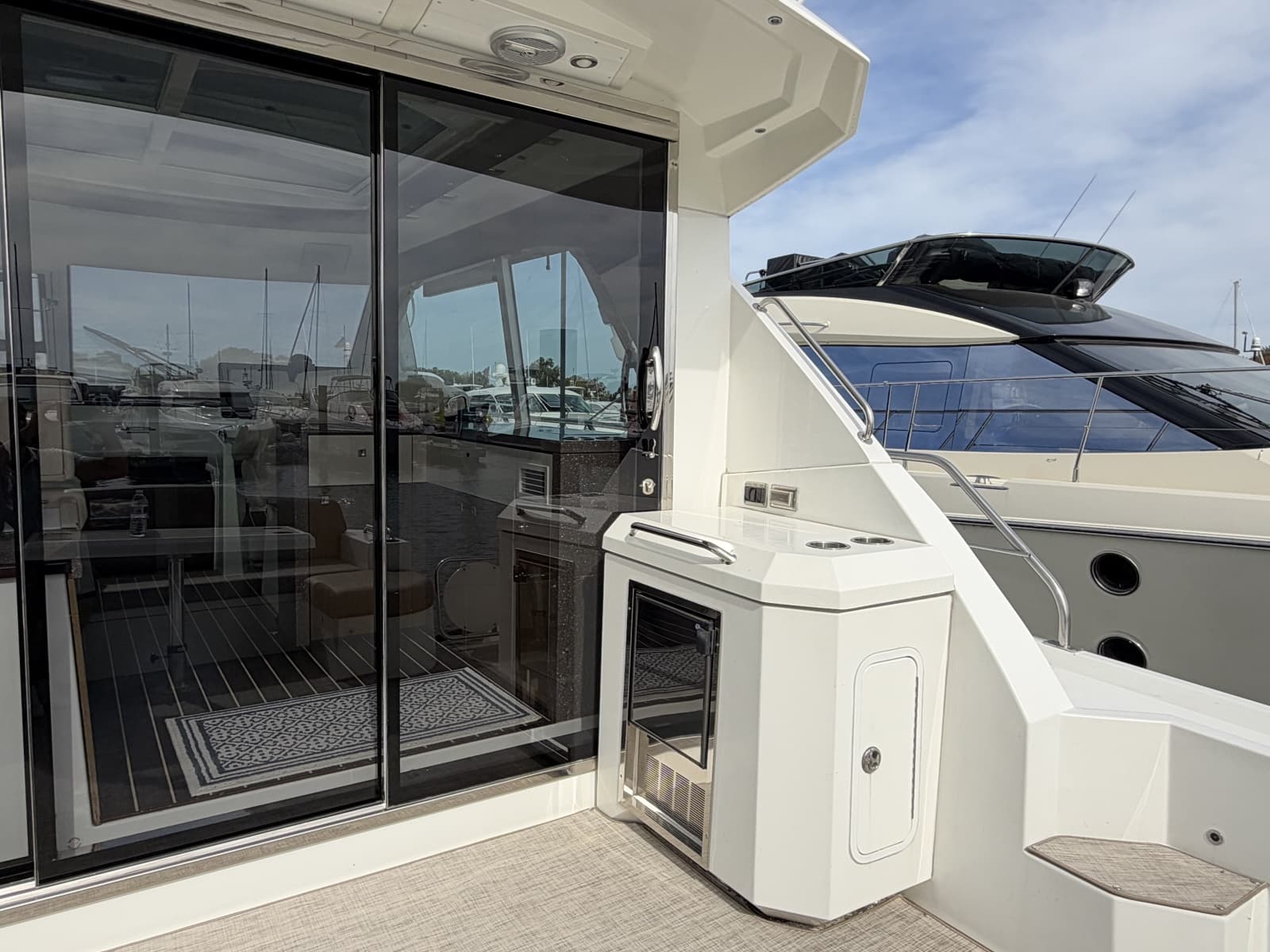 2011 Cruisers Yachts 48 Cantius - Photo 19