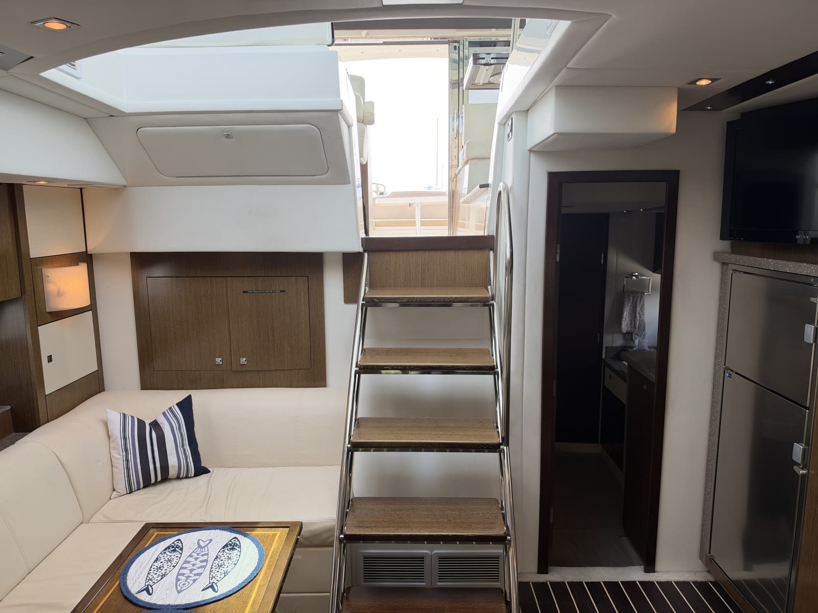 2011 Cruisers Yachts 48 Cantius - Photo 47