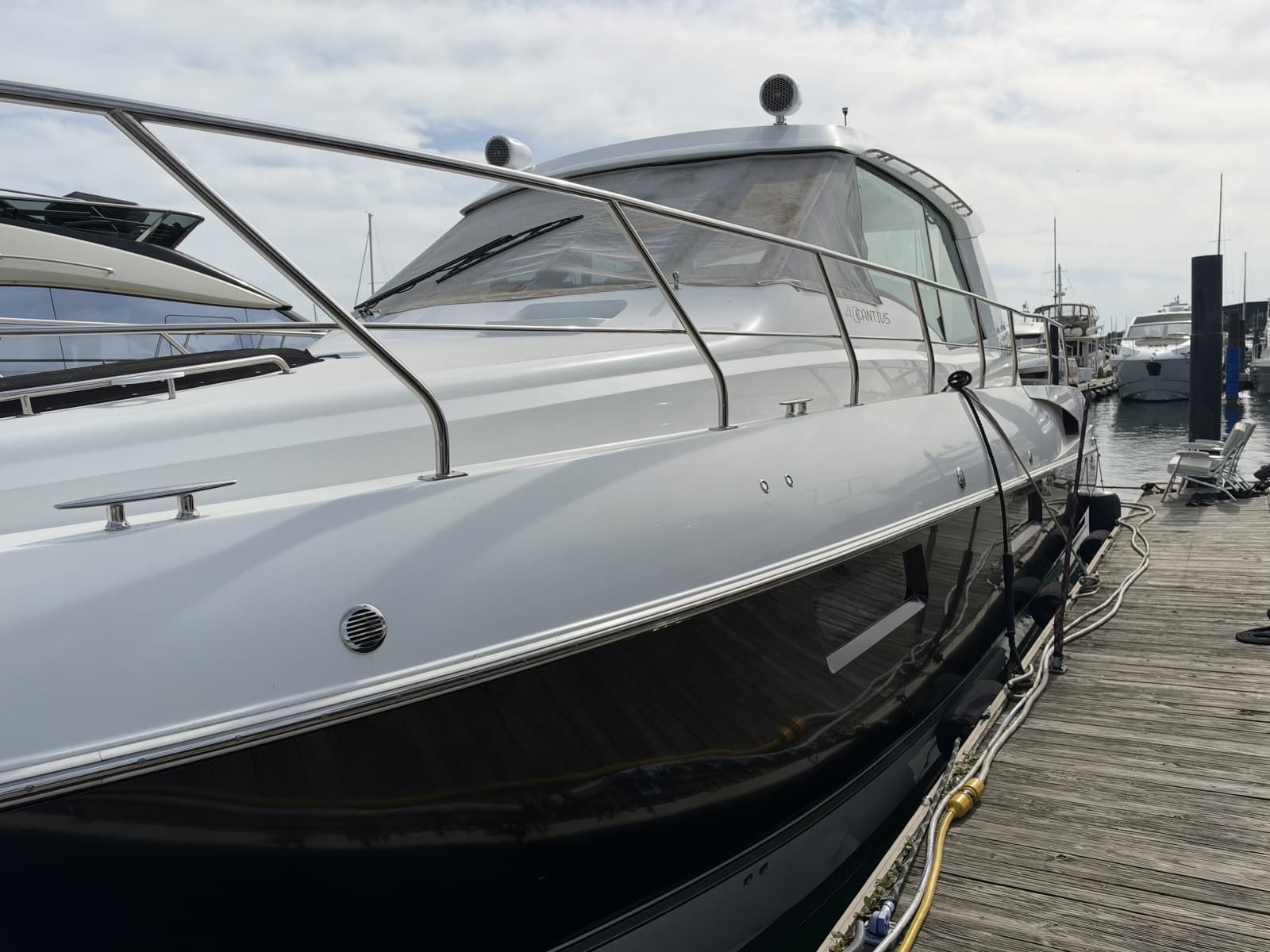 2011 Cruisers Yachts 48 Cantius - Photo 6