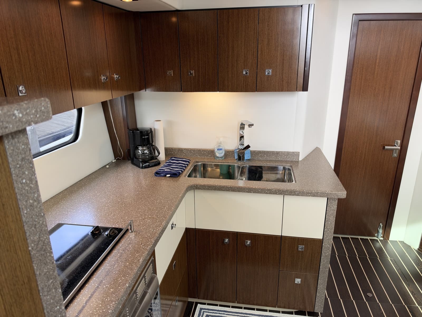 2011 Cruisers Yachts 48 Cantius - Photo 50
