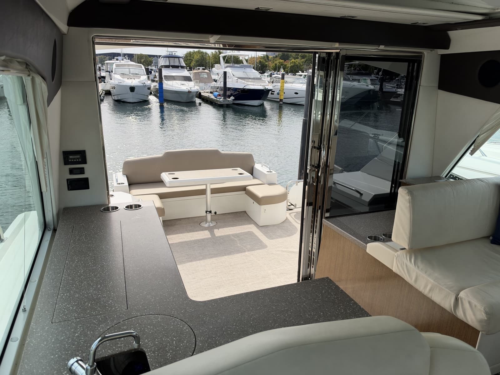 2011 Cruisers Yachts 48 Cantius - Photo 25