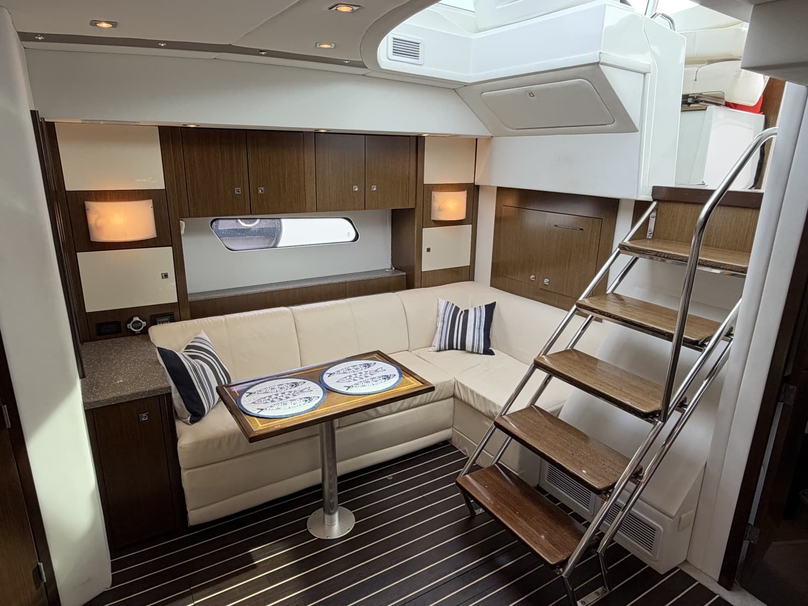 2011 Cruisers Yachts 48 Cantius - Photo 44