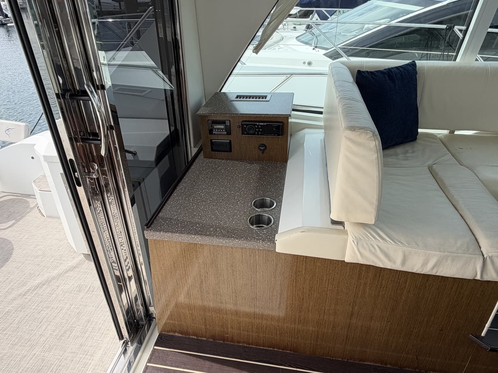2011 Cruisers Yachts 48 Cantius - Photo 28