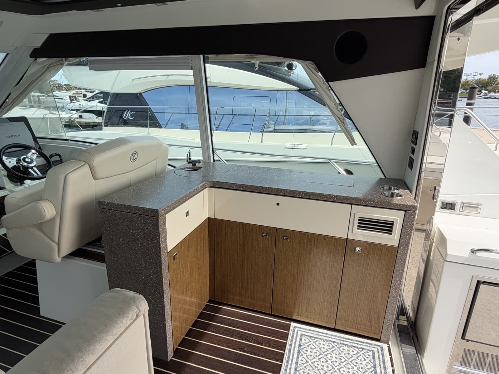 2011 Cruisers Yachts 48 Cantius - Photo 29