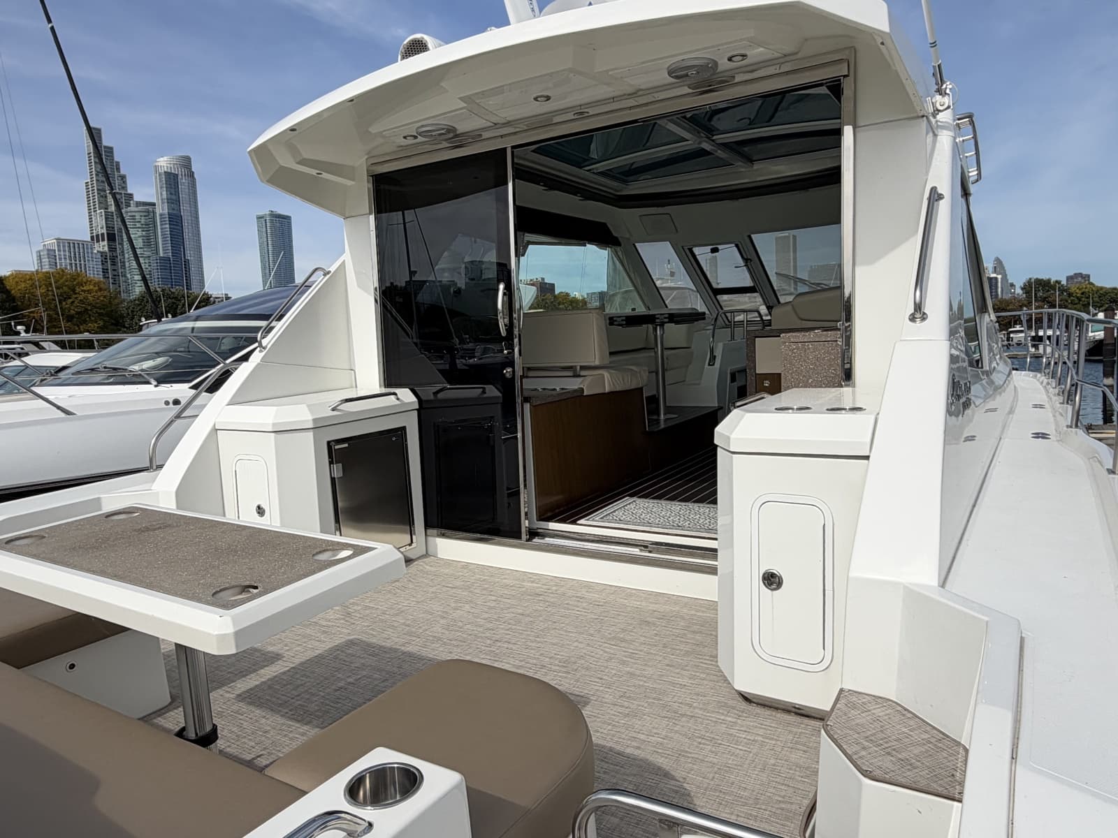 2011 Cruisers Yachts 48 Cantius - Photo 21