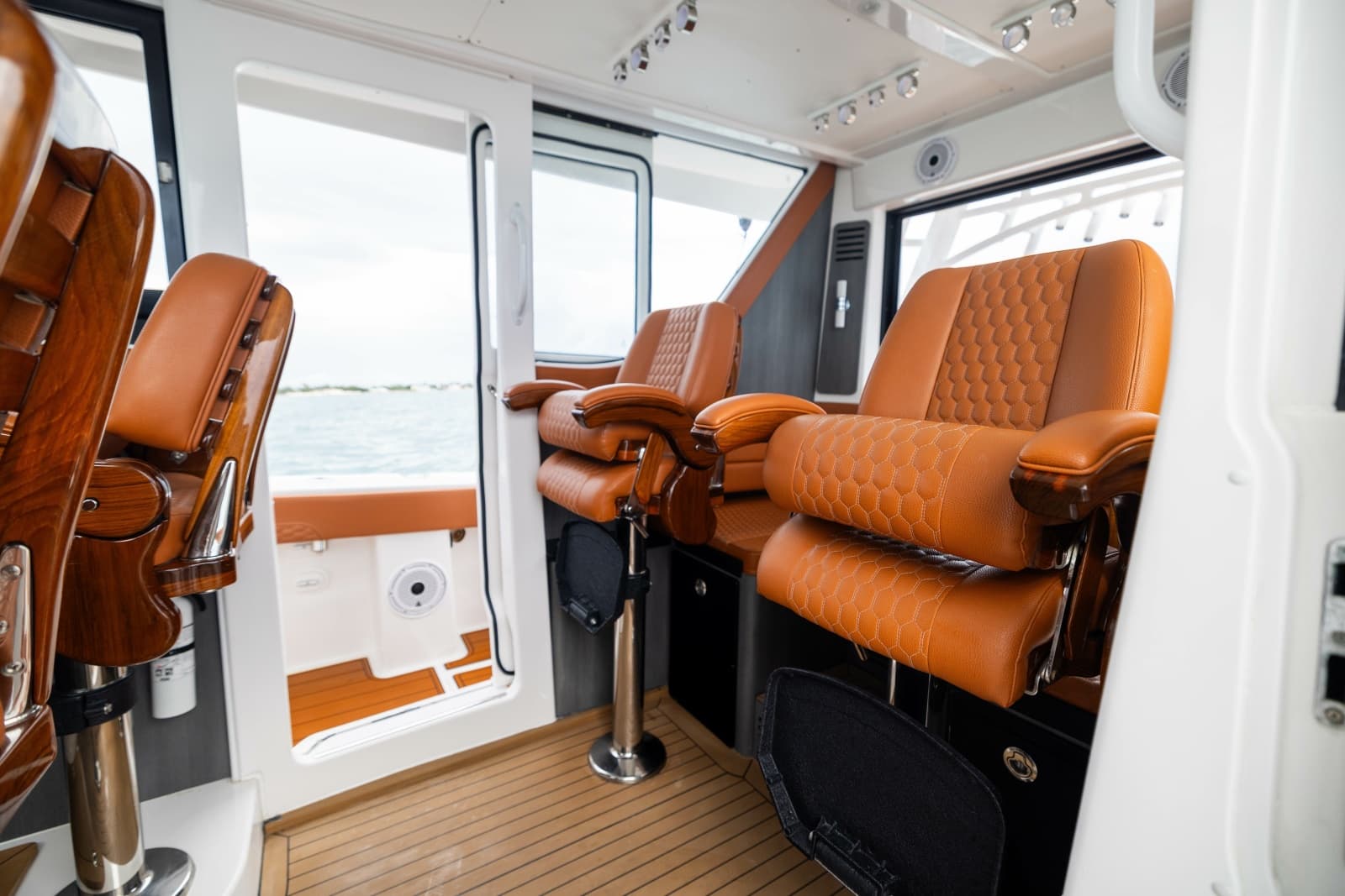 2024 Invincible Pilothouse - Photo 31
