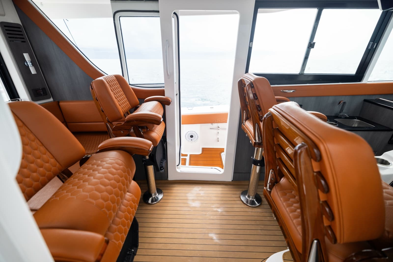 2024 Invincible Pilothouse - Photo 28