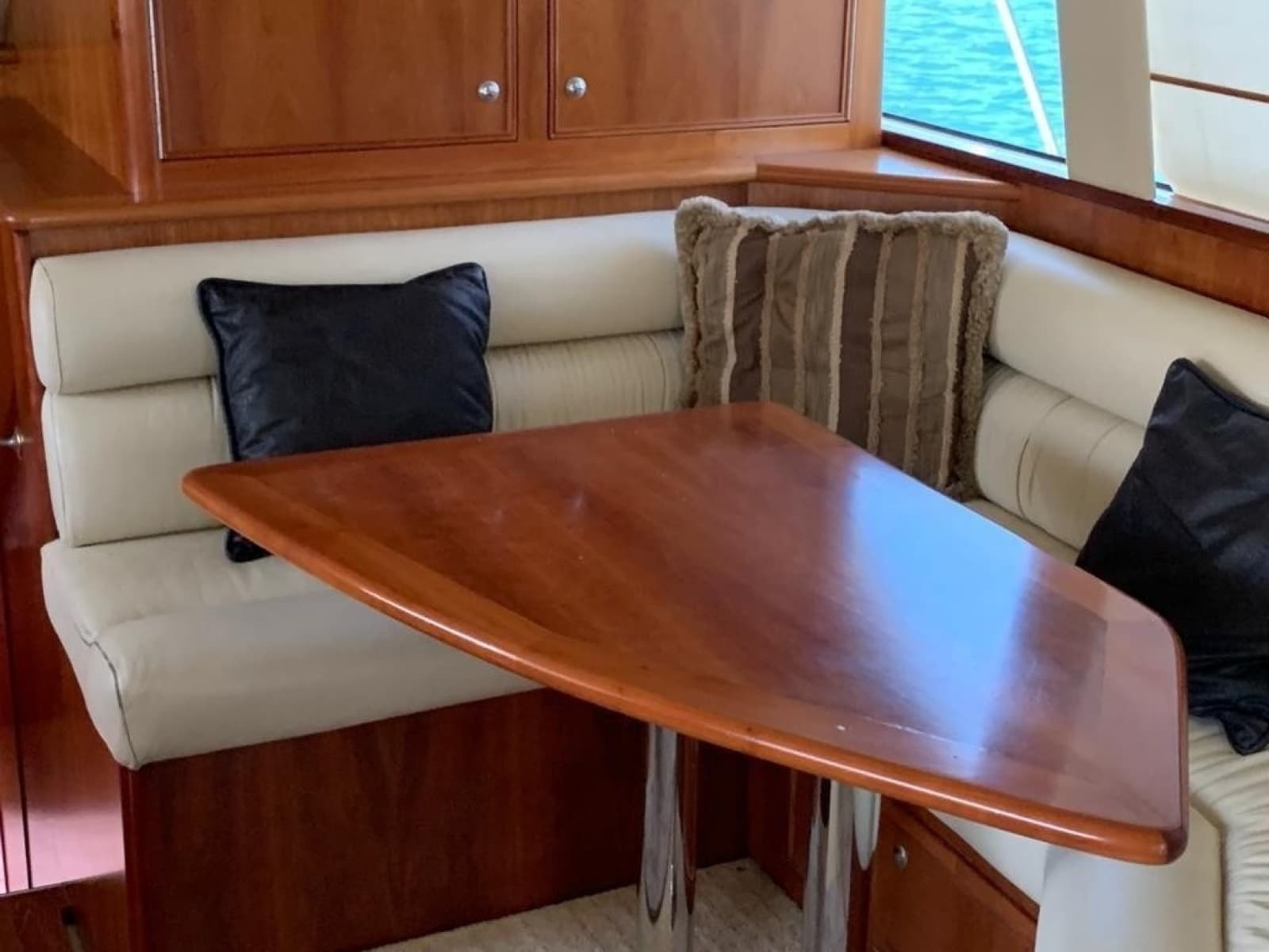 2007 Riviera 47 Open Flybridge Series II - Photo 2