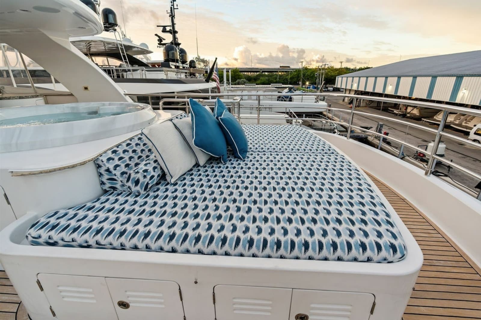 2017 Nordhavn  - Photo 36