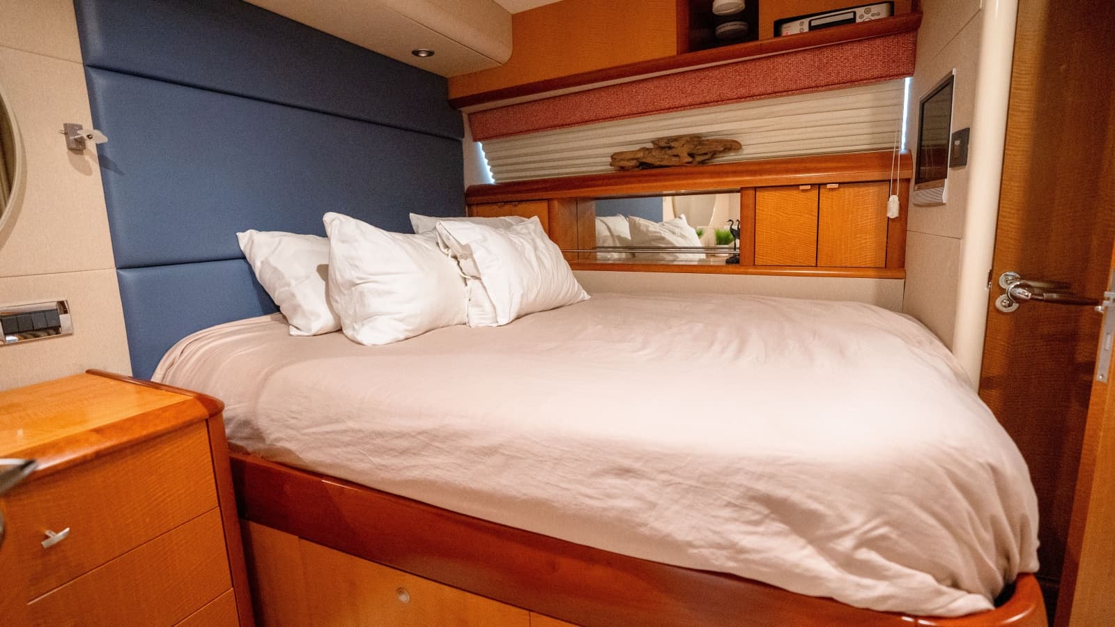 2006 Lazzara Yachts Skylounge - Photo 59