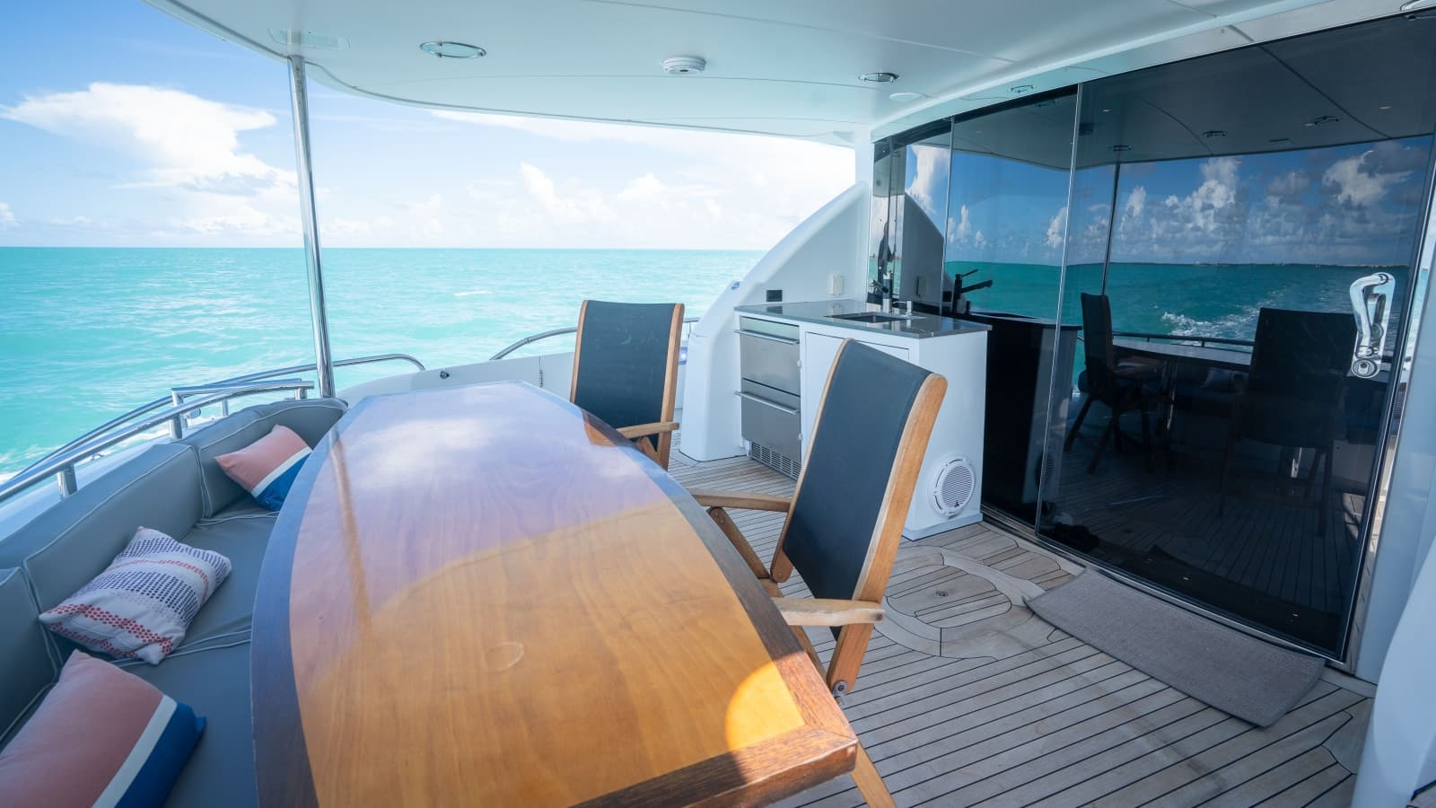 2006 Lazzara Yachts Skylounge - Photo 10